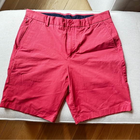 Vineyard Vines OTG 9” Men’s Shorts - Picture 2 of 3